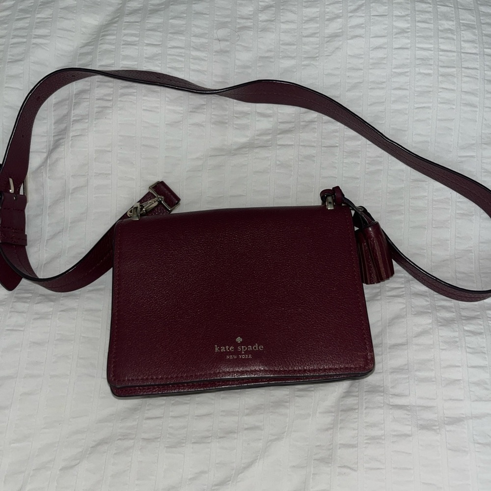 KATE SPADE NEW YORK
Leather Gold-Tone Crossbody Bag